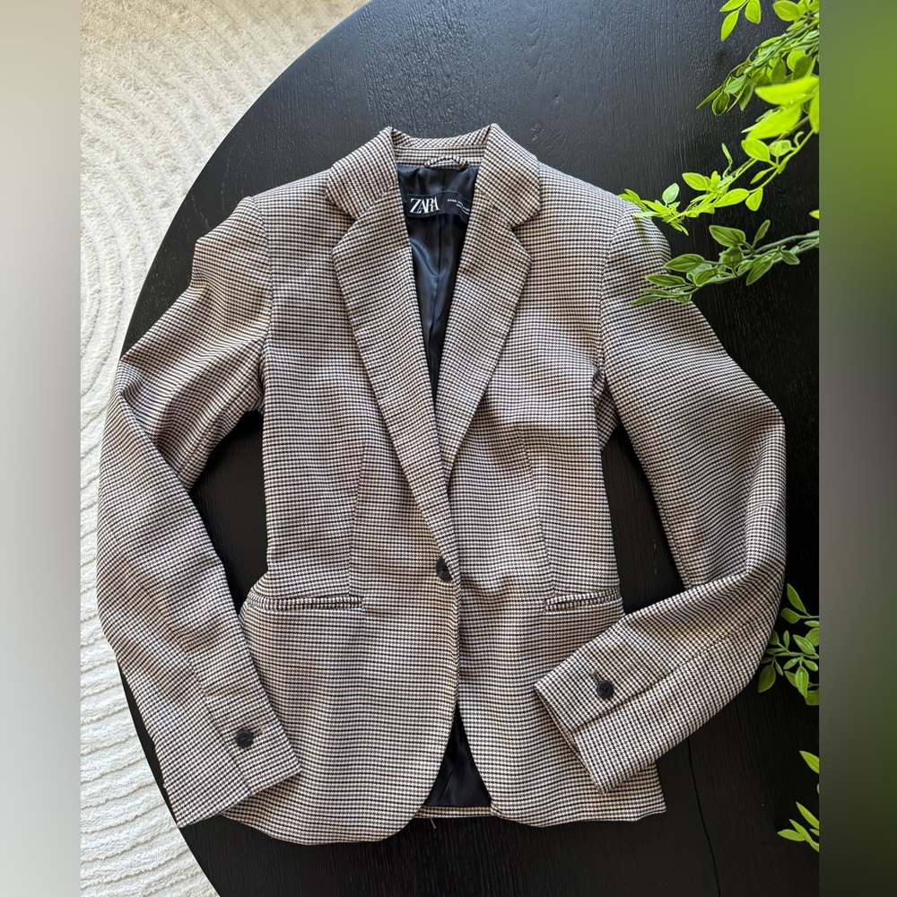 SOLD Zara houndstooth plaid blazer, never worn
